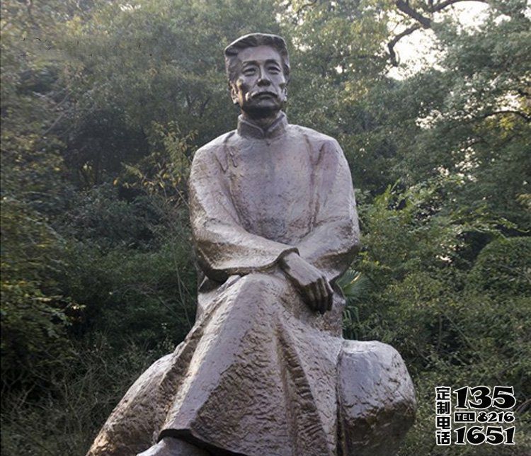  玻璃鋼公園景觀人物坐在石頭上的魯迅雕塑